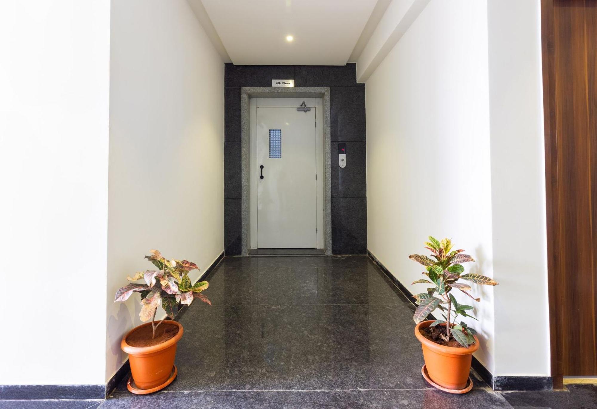 Super Hotel O Qualia Inn Kondapur Near Botanical Garden Хидерабад Екстериор снимка